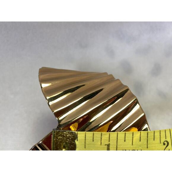 1980s Avon Gold Tone Crinkle Cuff Bracelet and Pierced Earrings Vintage - Picture 14 of 15